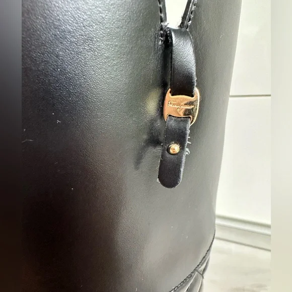 Women Salvatore Ferragamo rainy boots black size 10 preowned. - Picture 9 of 12